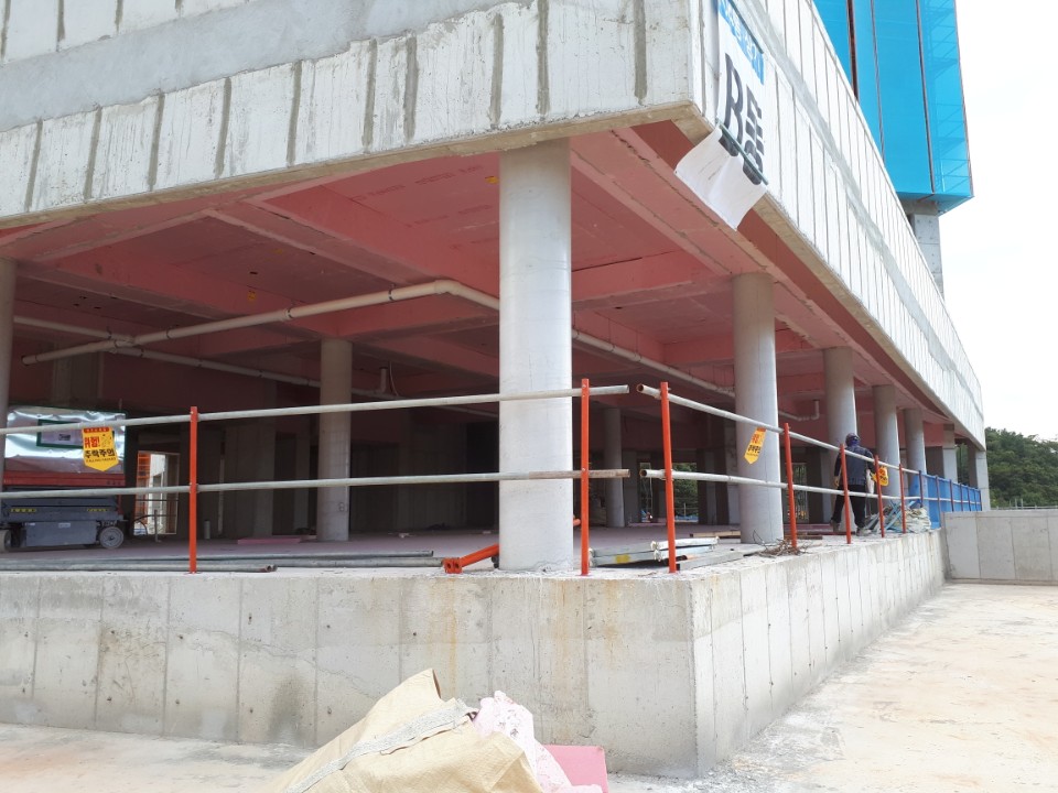 안전난간대 설치 공사 이미지